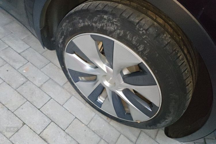 Tesla Model Y 2021 immagine di auto #9