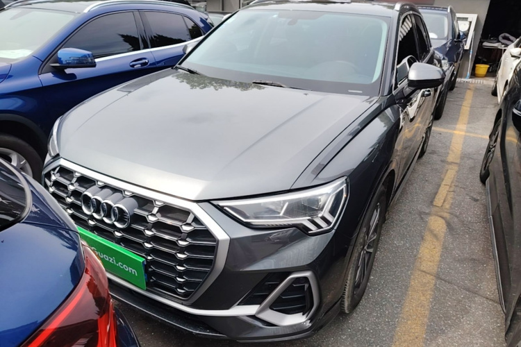 Audi Q3 2020 car image #2