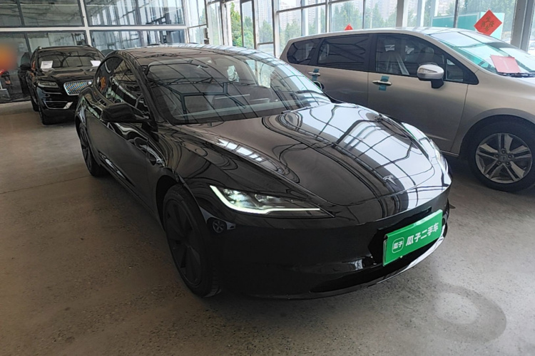 Tesla Model 3 2026 car image #4
