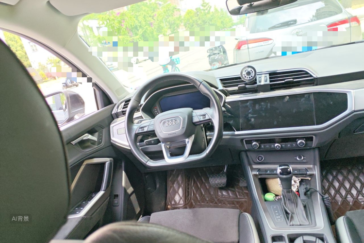 Audi Q3 2020 car image #12