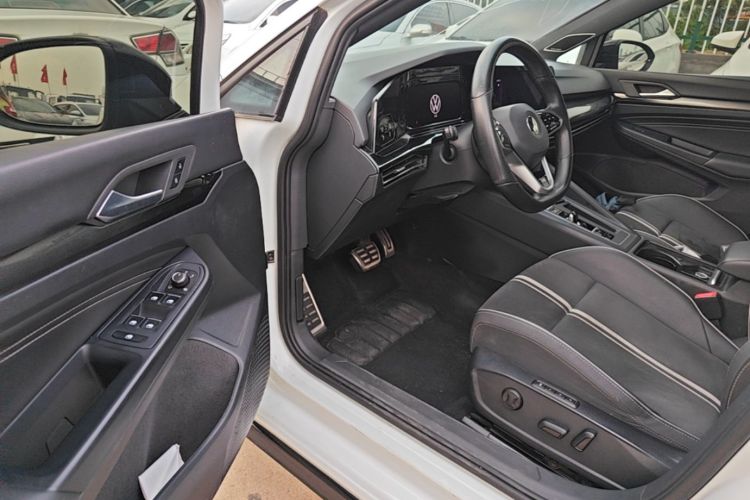 Volkswagen Golf 2021 car image #16