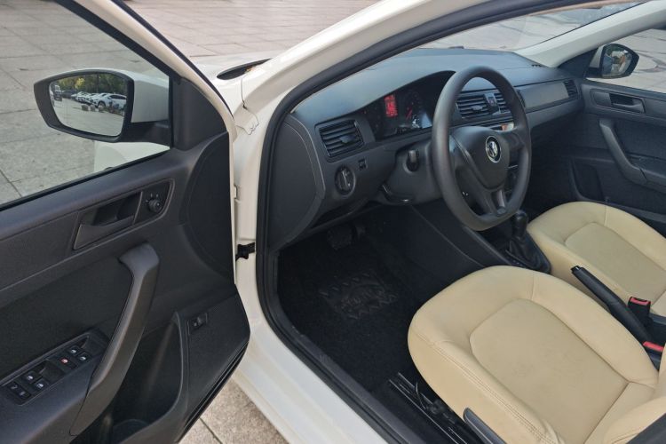 Volkswagen Santana 2019 صورة سيارة #16