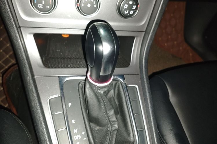Volkswagen Golf 2017 car image #14