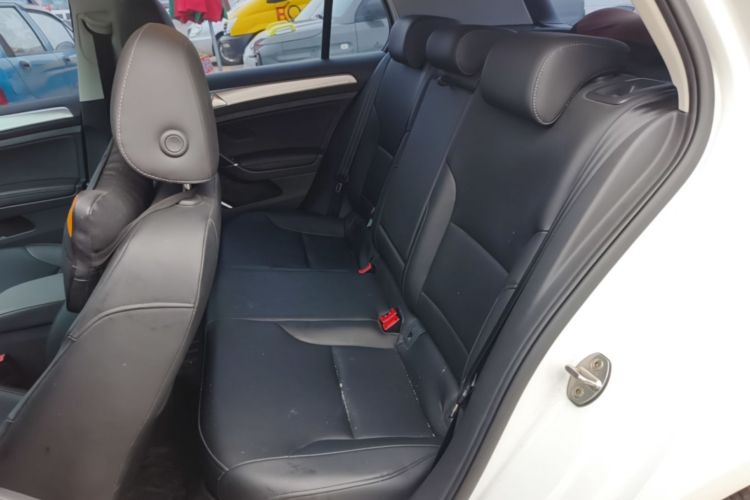Volkswagen Golf 2018 car image #17