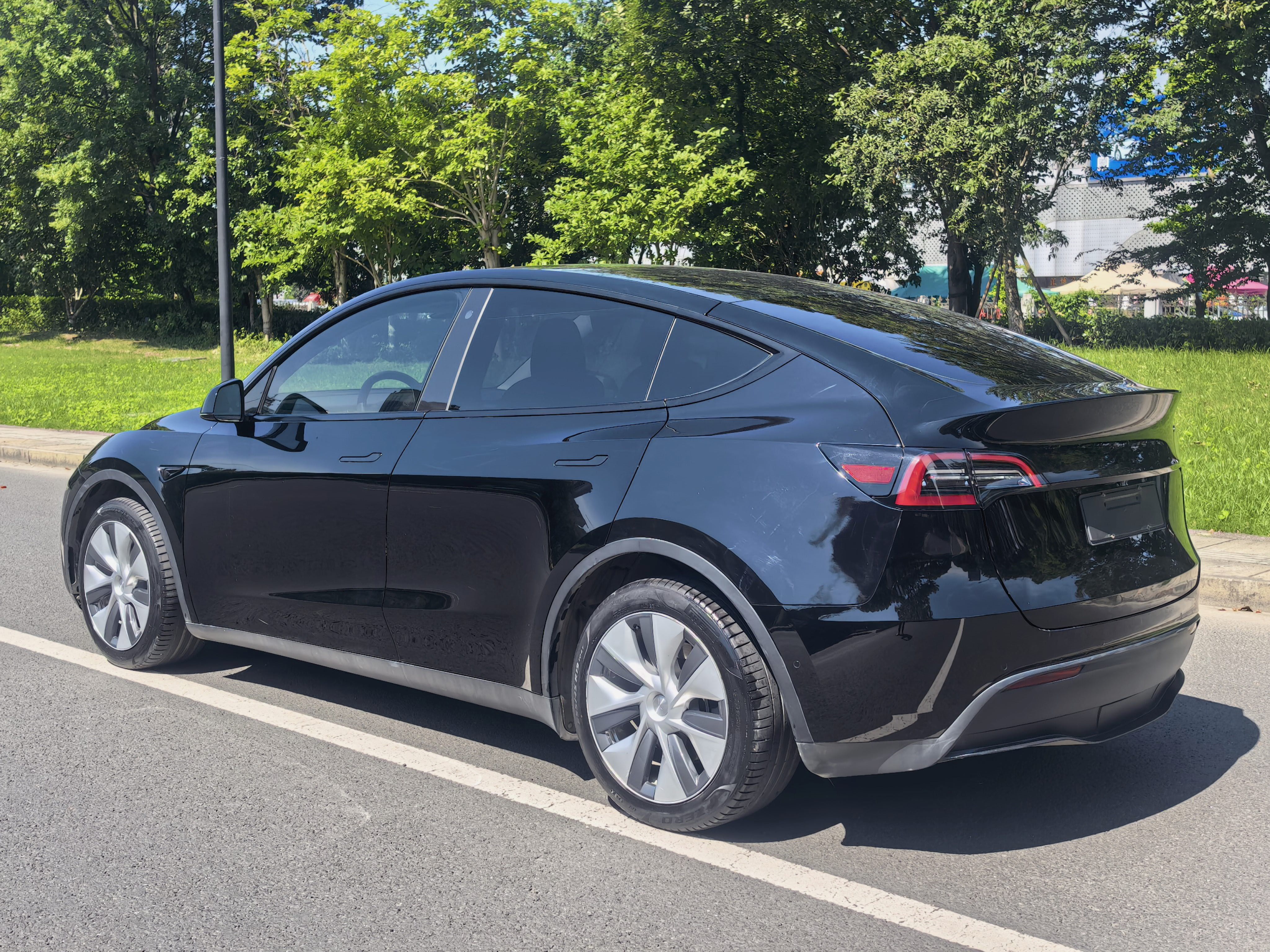 Tesla Model Y 2023 #9 Tesla Model Y 2023 car image #9