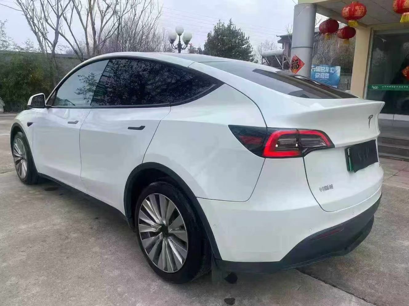 Tesla Model Y 2021 car image #9