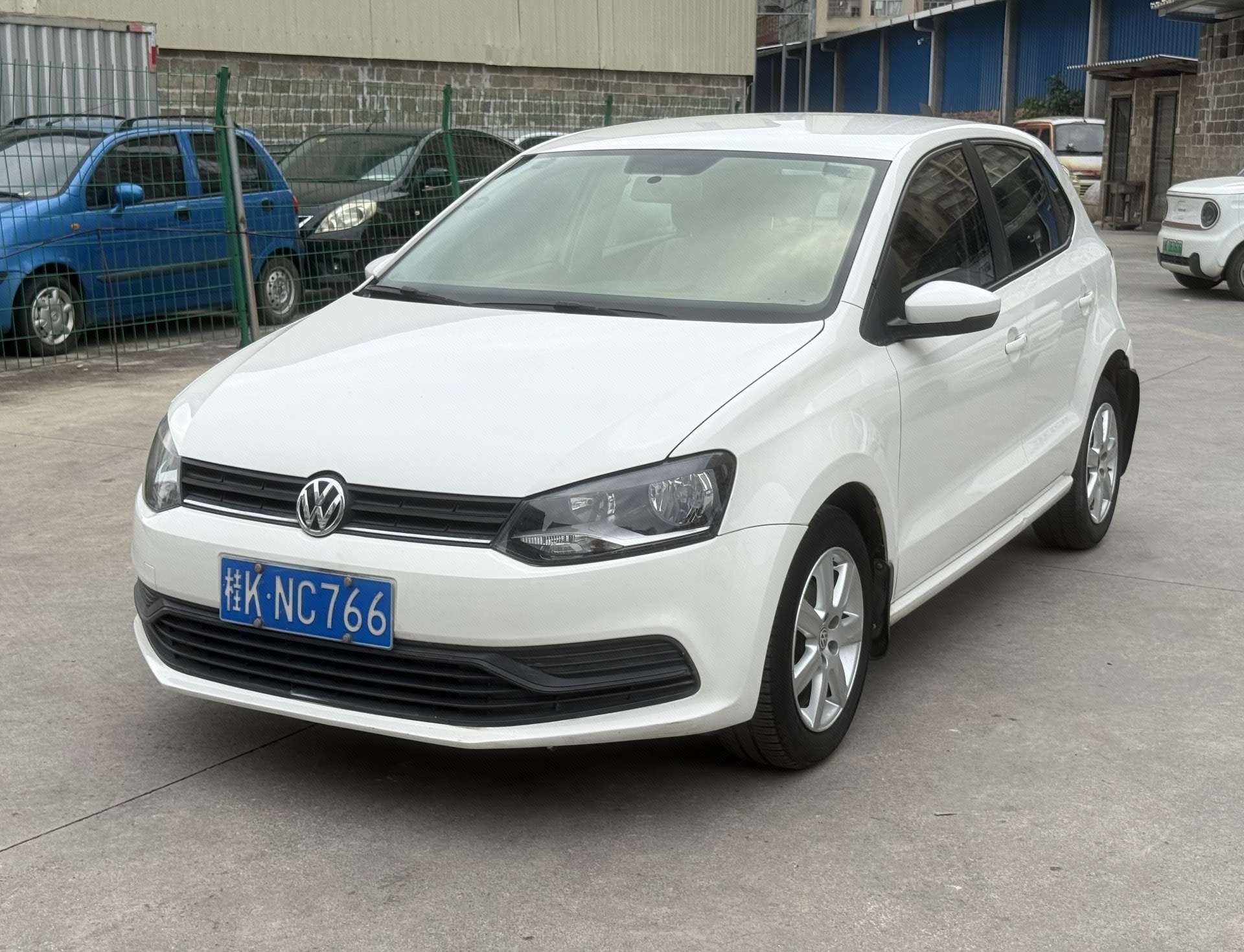 Volkswagen Polo 2015 Volkswagen Polo 2015 car image