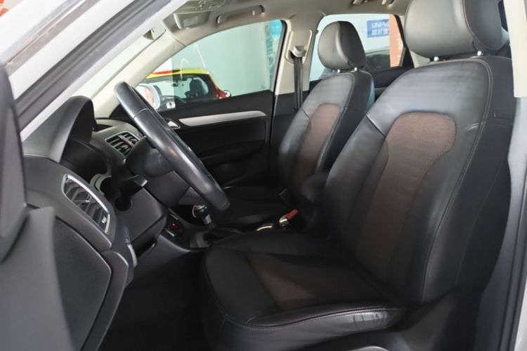 Audi Q3 2017 car image #15