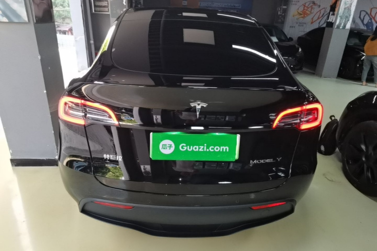 Tesla Model Y 2024 #6 Tesla Model Y 2024 car image #6