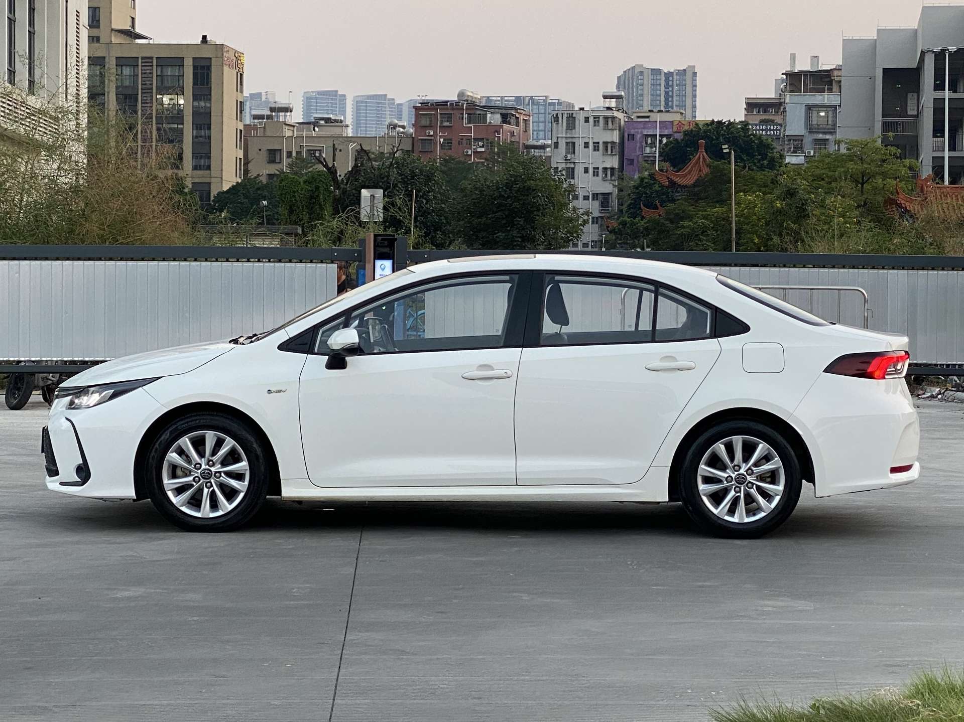 Toyota Corolla 2024 immagine di auto #3