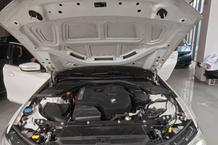 BMW 3 Series 2022 car image #20