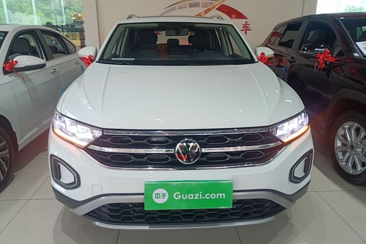 Volkswagen T-Roc 2024 car image #3