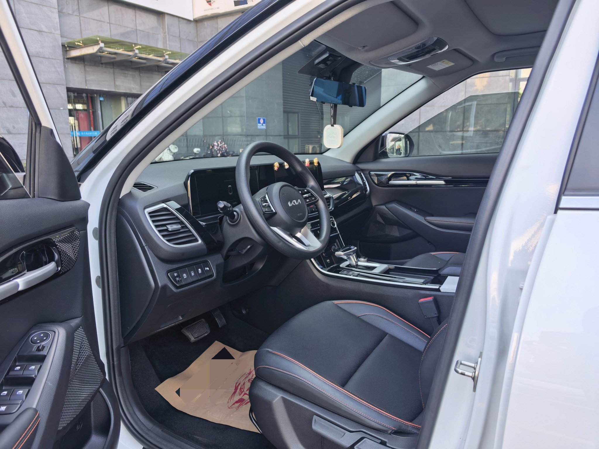 Kia Seltos 2024 immagine di auto #10