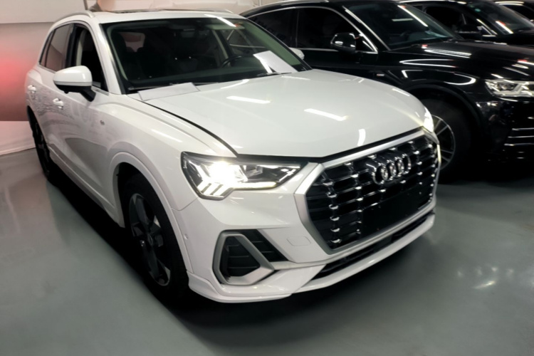 Audi Q3 2021 car image #4