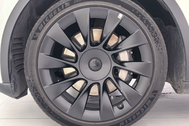 Tesla Model Y 2023 #11 Tesla Model Y 2023 car image #11