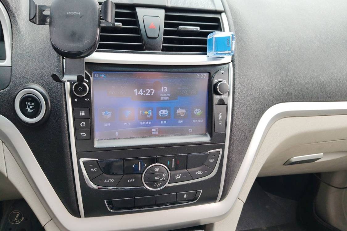 GEELY Emgrand 2015 car image #28