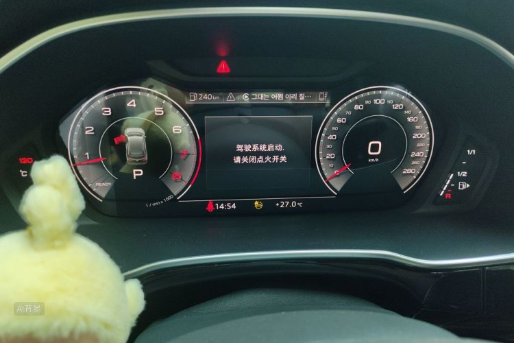 Audi Q3 2022 car image #13