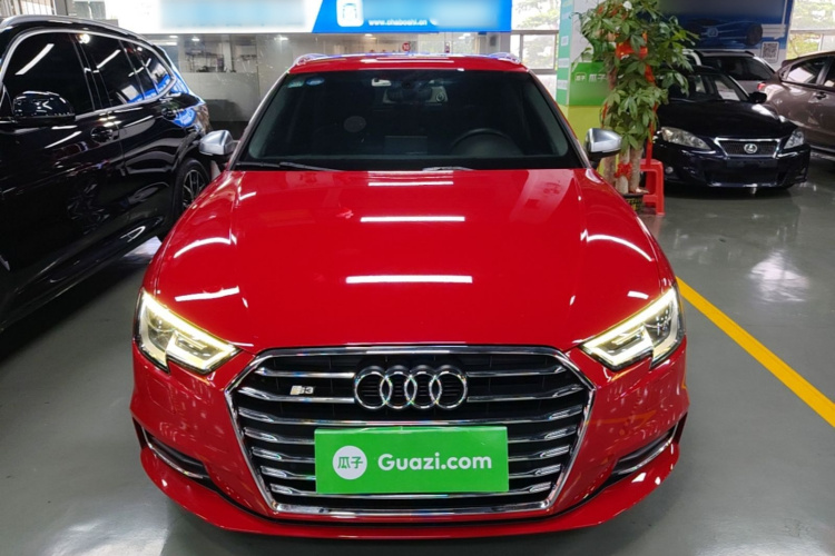 Audi A3 2019 car image #3