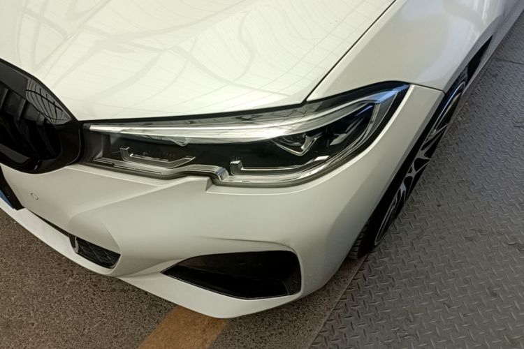 BMW 3 Series 2020 car image #27