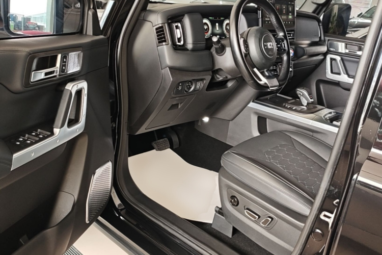 2025 car image #16
