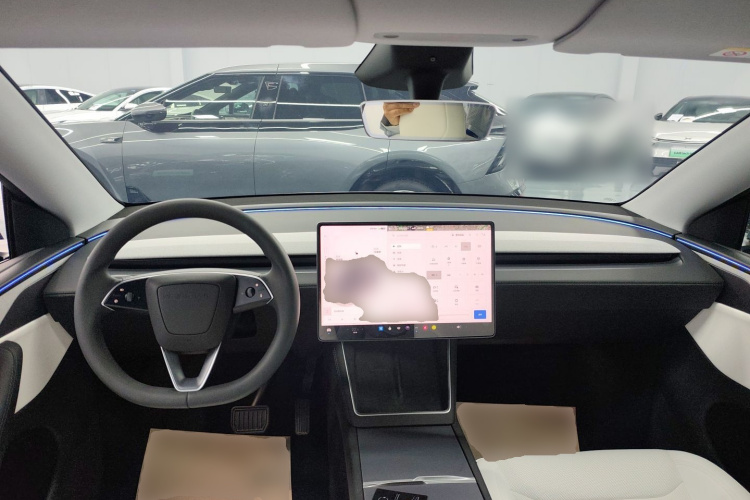Tesla Model Y 2025 #10 Tesla Model Y 2025 car image #10