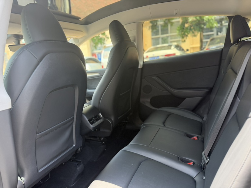 Tesla Model Y 2023 car image #5
