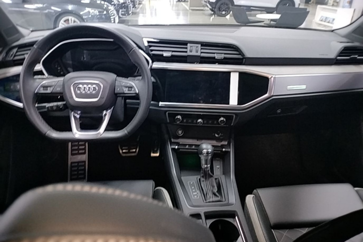 Audi Q3 2025 #11 Audi Q3 2025 car image #11