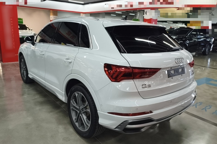 Audi Q3 2022 car image #7