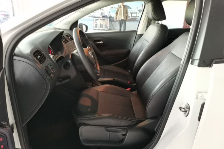 Volkswagen Polo 2018 car image #15