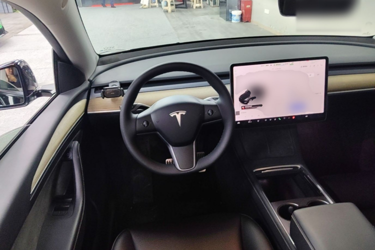 Tesla Model Y 2022 car image #11