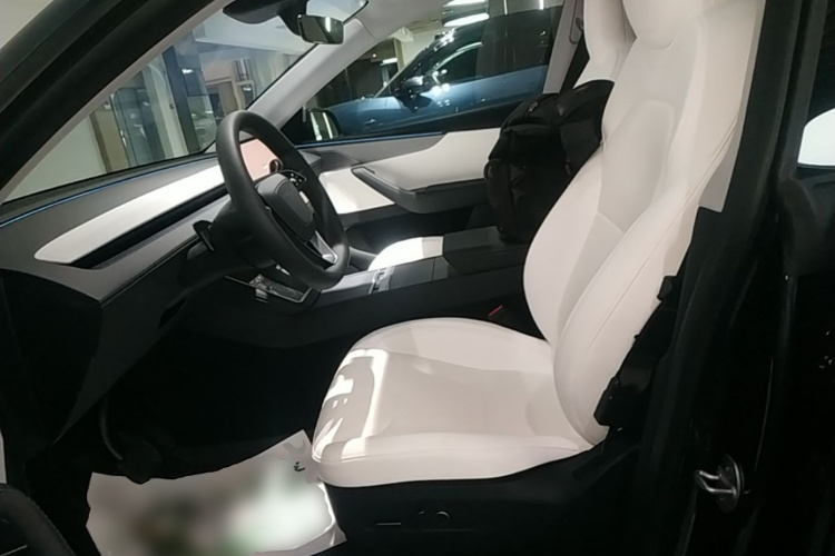 Tesla Model Y 2025 #19 Tesla Model Y 2025 car image #19