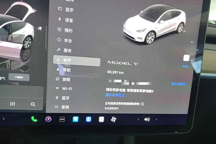Tesla Model Y 2023 #13 Tesla Model Y 2023 car image #13