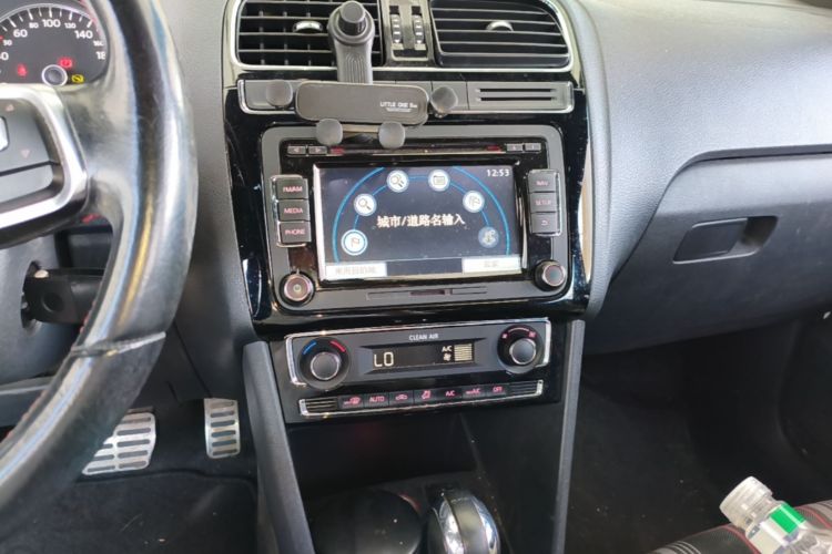Volkswagen Polo 2016 car image #15