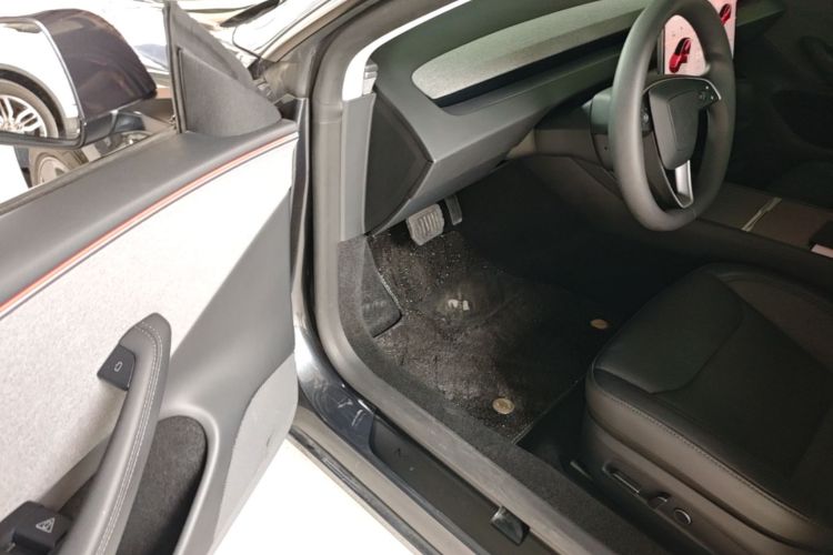 Tesla Model 3 2025 car image #16