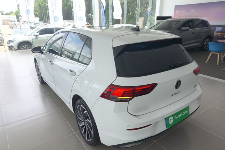 Volkswagen Golf 2024 car image #5
