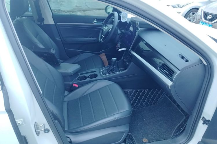Volkswagen Lavida 2019 car image #24