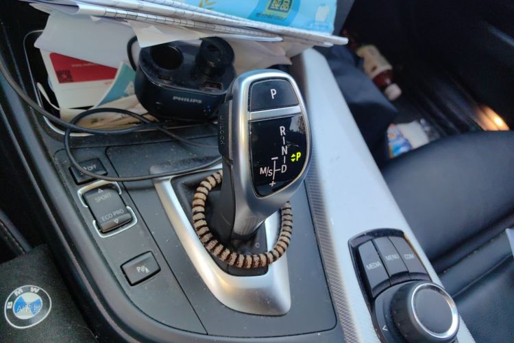 BMW 3 Series 2018 car image #16
