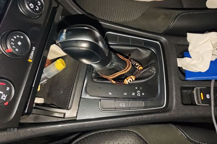 Volkswagen Golf 2018 car image #16