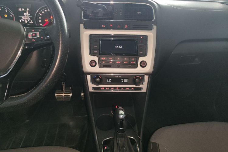 Volkswagen Polo 2017 car image #13