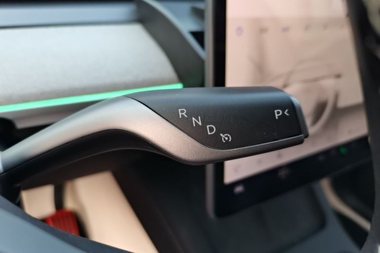 Tesla Model Y 2023 #14 Tesla Model Y 2023 صورة سيارة #14