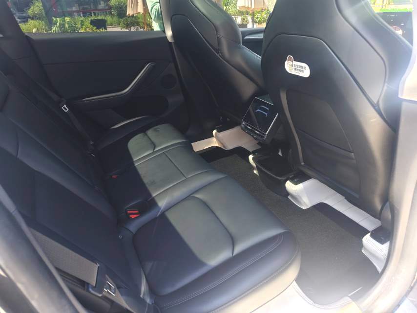 Tesla Model Y 2024 #4 Tesla Model Y 2024 car image #4