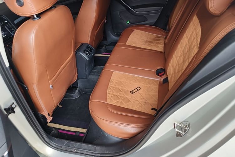 Volkswagen Golf 2018 car image #17