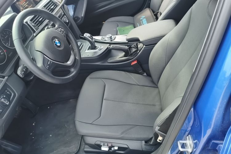 BMW 3 Series 2017 car image #15