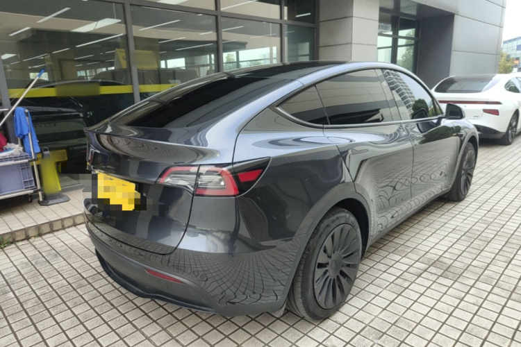 Tesla Model Y 2024 #7 Tesla Model Y 2024 car image #7