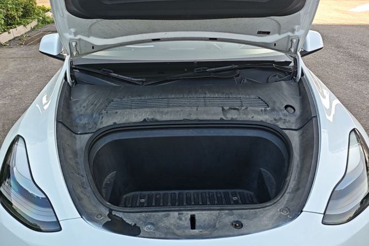 Tesla Model Y 2021 car image #20