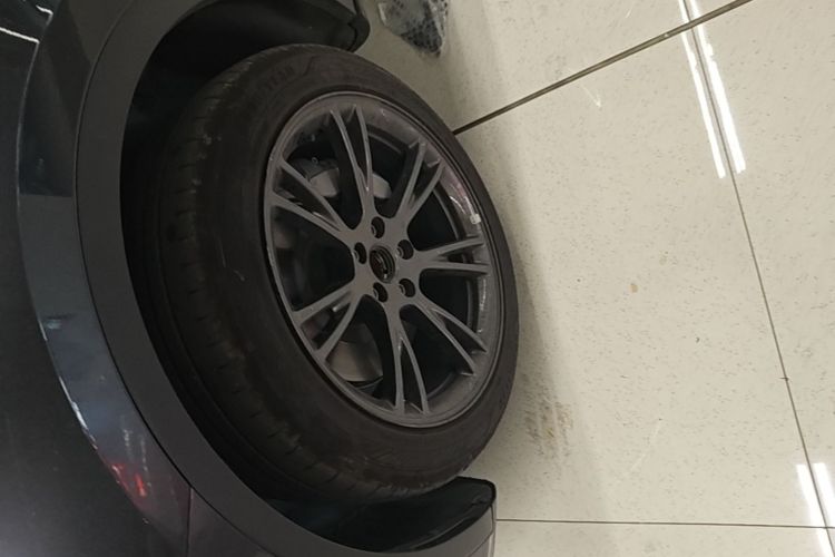 Tesla Model Y 2024 #9 Tesla Model Y 2024 immagine di auto #9