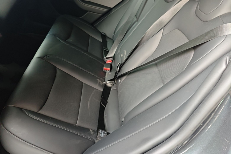 Tesla Model 3 2024 صورة سيارة #17