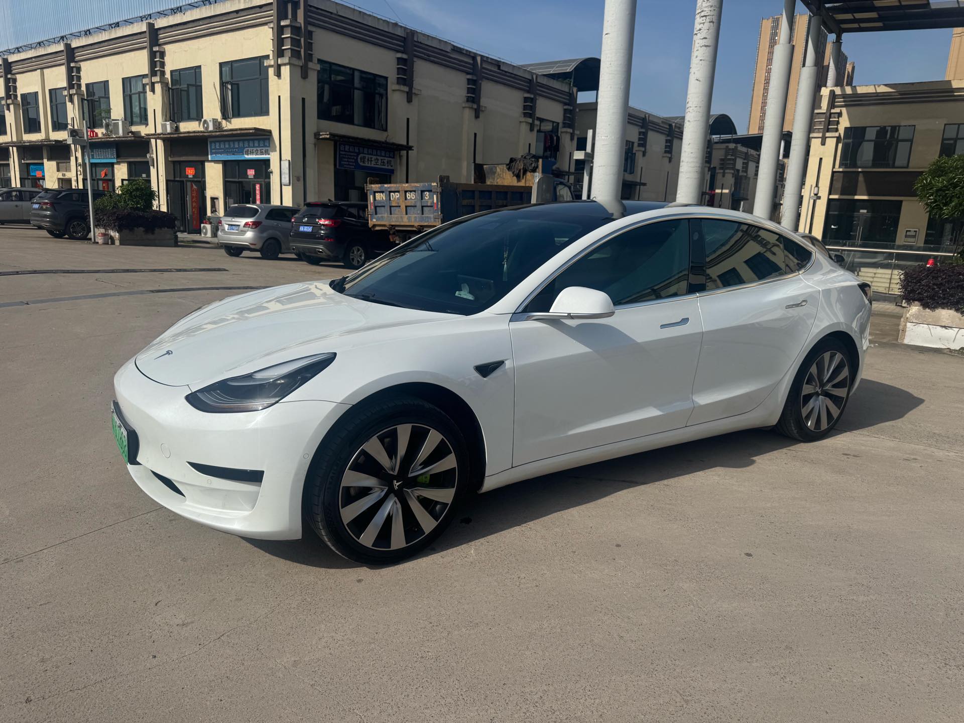 Tesla Model 3 2020 car image 