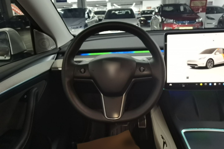 Tesla Model Y 2024 #11 Tesla Model Y 2024 car image #11