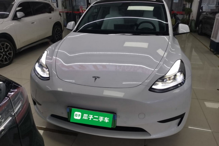 Tesla Model Y 2023 #3 Tesla Model Y 2023 car image #3